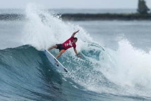 Tiago Pires em Haleiwa.