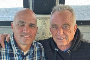 Robert Kennedy Jr. e Kelly Slater conversam sobre o combate à poluição dos oceanos e o papel da nova geração