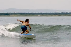 Surf no rio? Luís Perloiro vai à descoberta da misteriosa onda da Ilha do Rato