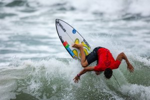 Matias Silva Canhoto foi um dos destaques no 1º dia dos ISA World Junior Surfing Championships 2023