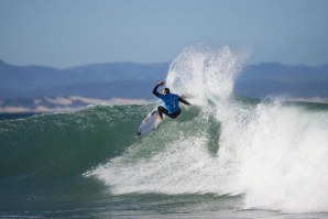 Mick Fanning está de volta a Jeffreys Bay. 