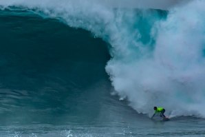 Chargers Portugueses mostram a sua imensa coragem ao surfar à remada no Cabo Raso