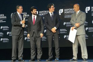 João Aranha, à direita, recebeu o Prémio de Mérito Desportivo do CDP..
