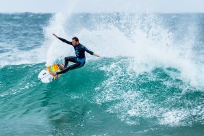 O português em ação nas ondas de J-Bay.