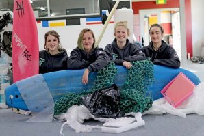 SURFISTAS AUSTRALIANOS CHAMAM A ATENÇÃO DE ESTUDANTES PARA QUESTÕES AMBIENTAIS