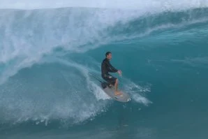 Pipeline recebeu um swell XL épico, e os melhores do mundo estavam lá