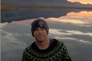 Ian Battrick, "que invadiu a zona de competição" quebra o silêncio