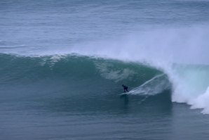 Ondas Pesadas e perfeitas na Baía do Coxos ontem, terça feira, dia 09 de Janeiro