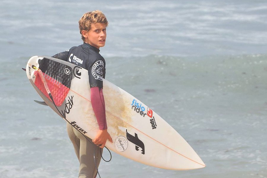 Tomás Nunes, da Praia da Galé para a Surftotal.