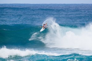 Após cair para as repescagens, Frederico Morais recupera e passa à ronda 3 em Sunset Beach