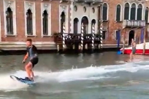 Turistas causaram polémica ao usar pranchas foil no Grande Canal de Veneza