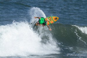Mason Ho a trabalhar nas ondas de Haleiwa.