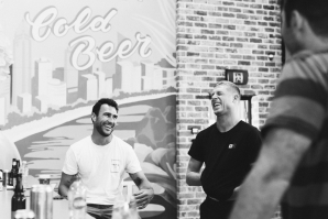 JOEL PARKINSON E MICK FANNING: UNIDOS PELA CERVEJA