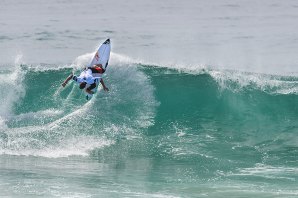 Tiago Pires em demonstração de força no Caparica Pro. Click Gonçalo Silva.