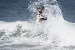 Miguel Blanco muito rápido e solto nas direitas de Basse-Pointe.