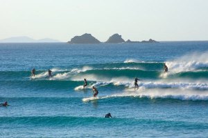 Disputa de onda termina em caso de tribunal.