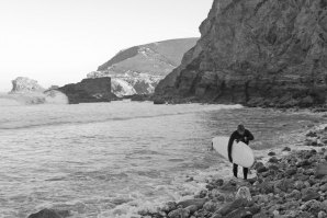 Surfistas de 70 anos que encontraram a liberdade no surf