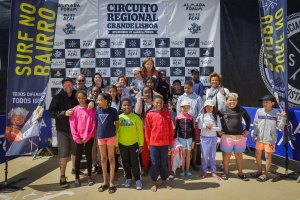 Apresentação do projeto “Surf no Bairro” na Costa de Caparica trouxe muitos sorrisos e boa disposição