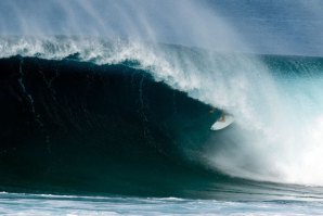 Com as atenções viradas para o Hurley Pro Sunset Beach, Pipeline mostra-se perfeito