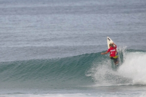 COURTNEY CONLOGUE FORA DO US OPEN OF SURFING DEVIDO A LESÃO
