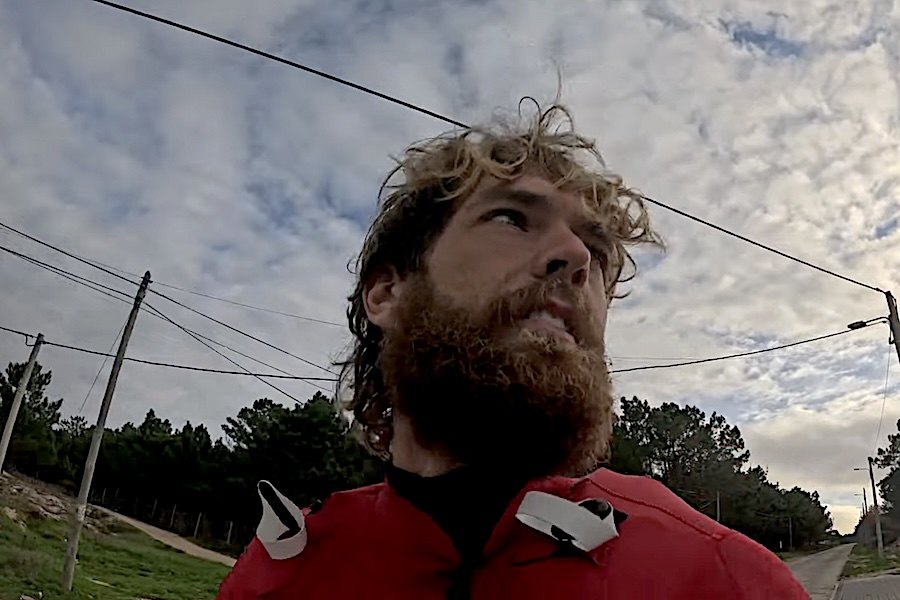 Como é remar para o outside num dos spots mais difíceis do mundo: Nazaré no limite