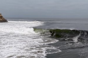 Aventura no deserto Angolano: acampamento durante semanas em busca de uma onda perfeita em Angola