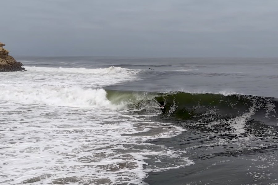 Aventura no deserto Angolano: acampamento durante semanas em busca de uma onda perfeita em Angola
