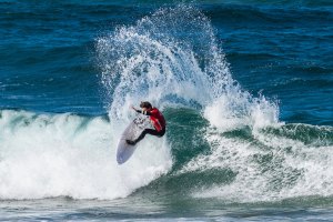 Caparica Surf Fest 2025: Competição aquece com prestações decisivas no segundo dia