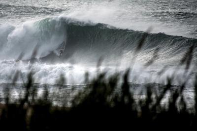 ONDAS DE 10 METROS QUEBRARAM NA NAZARÉ