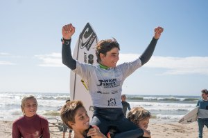 Salvador Vala é o novo Campeão Nacional de Surf Esperanças sub 14