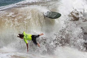 BRINCADEIRA DE ALTO NÍVEL EM SHOREBREAKS