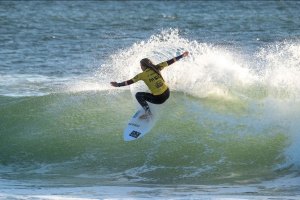 Francisca Veselko, campeã nacional de surf feminino 2021 venceu a etapa de Peniche
