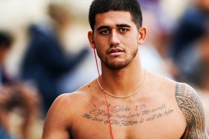 Zeke Lau, pronto para vencer na elite mundial do surf.