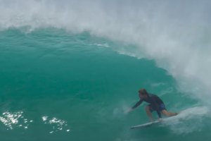 O SURF DOS PROS DURANTE O CICLONE OMA EM KIRRA