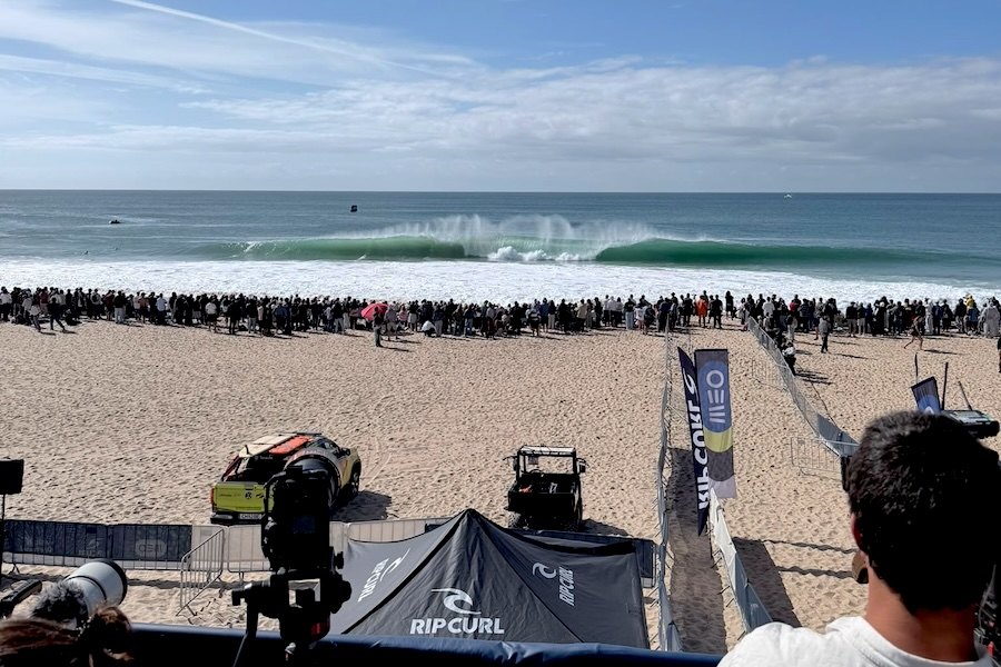 WSL acertou na chamada em Supertubos: surf de outro planeta, portugueses eliminados e meias-finais de luxo em Peniche