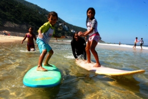 ASSOCIAÇÃO CORRE ATRÁS DE UM SONHO E AJUDA CRIANÇAS DA FAVELA