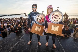 ITALO FERREIRA E CAROLINE MARKS VENCEM EM PENICHE
