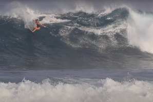 A grandeza de Haleiwa, com Zeke Lau, Tati Weston-Webb, Bettylou Sakura-Johnson, entre outros