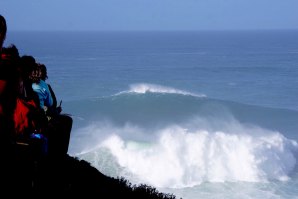 Um dos sets maiores que entrou durante a parte da manhã na Praia Norte da Nazaré.