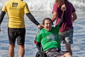 Barney Miller vence campeonato histórico de surf adaptado na Califórnia