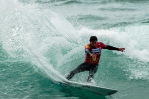 Vasco Ribeiro, munido do seu &quot;power surf&quot;, é um dos candidatos à vitória em Sintra.