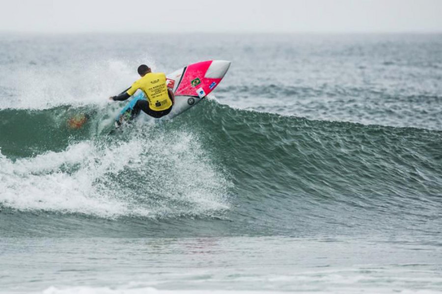 Campeão mundial no SUP Wave, Luiz Diniz (Brasil) estará presente para defender o título.