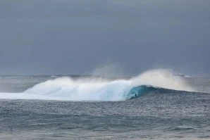 Chumbo recebe convite de Dylan Longbottom e estreia-se na Austrália elevando o seu surf de ondas grandes ao limite
