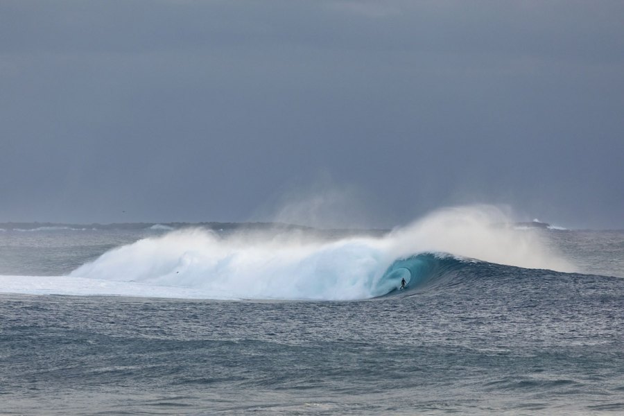 Chumbo recebe convite de Dylan Longbottom e estreia-se na Austrália elevando o seu surf de ondas grandes ao limite