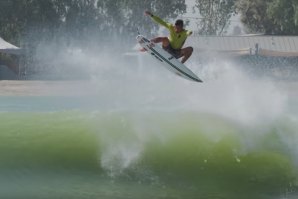 Julian Wilson lá bem no alto.