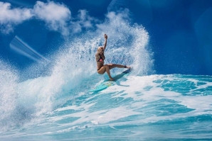 TATIANA WESTON-WEBB CELEBRANDO EM MAUI