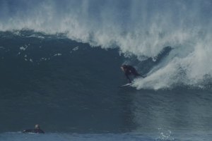 A SESSÃO DE FREE SURF DO ANO DE NIC VON RUPP E FREDERICO MORAIS NOS COXOS