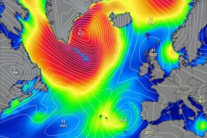 Carta de tamanho de ondulação, válida para as 00:00UTC de 13 de Setembro de 2021, com a baixa-pressão "Larry" a gerar vento de 40-45KT e a impulsionar a ondulação para dia 15 e 16 de Setembro