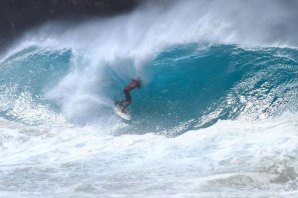 Gabriel Medina escolheu Fernando de Noronha para testar a forma.