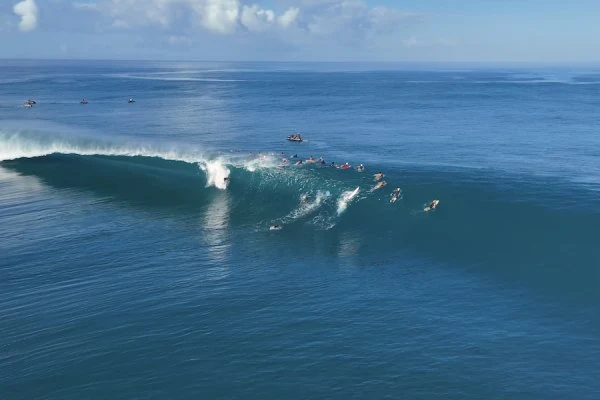 Teahupo’o abre temporada com swell sólido e presença portuguesa no line-up